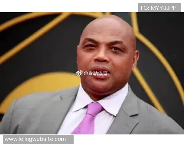 肯尼感恩父亲与哥哥助力夺冠巴克利建议赠送大梦冠军戒指